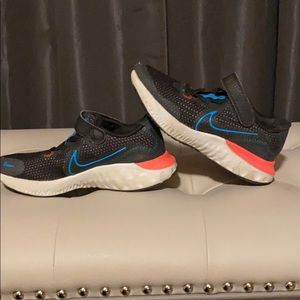 Nike Renew boys sneakers